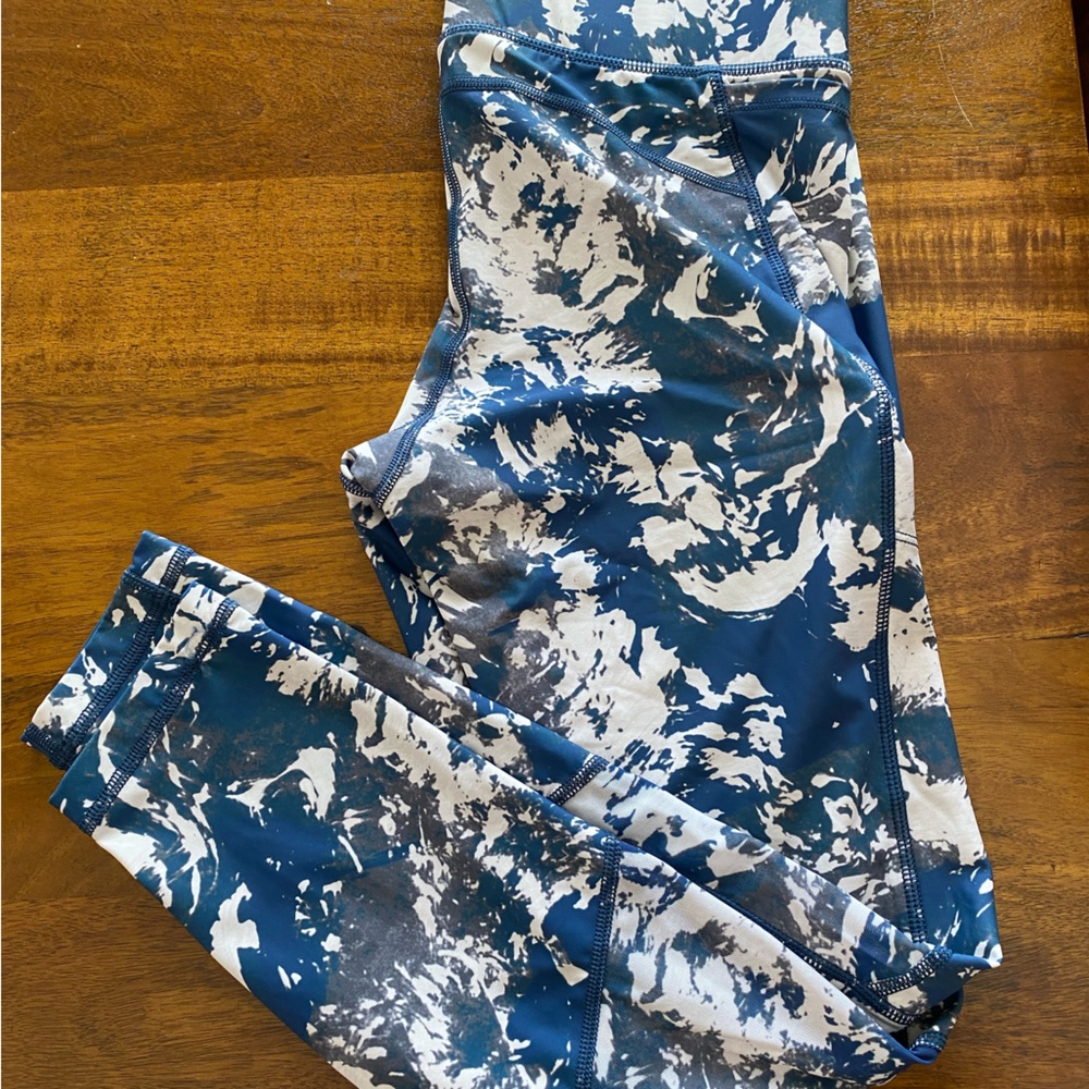 Lolë blue and white BURST Quick Dry UPF 50+ Ankle Jogger, like new, S/P